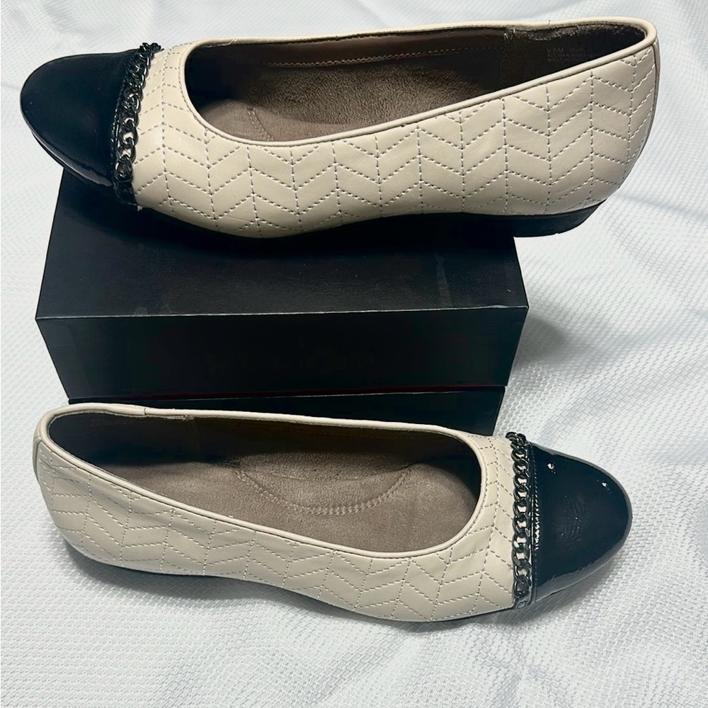 AEROSOLES Cream and Black Flats Versatile Comfort - Picture 6 of 6